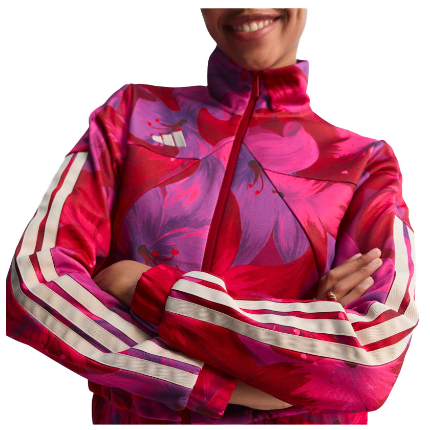 Chamarra Adidas Farm Tiro TT KD4634 para mujer de color rosa con estampado floral de uso casual y deportivo