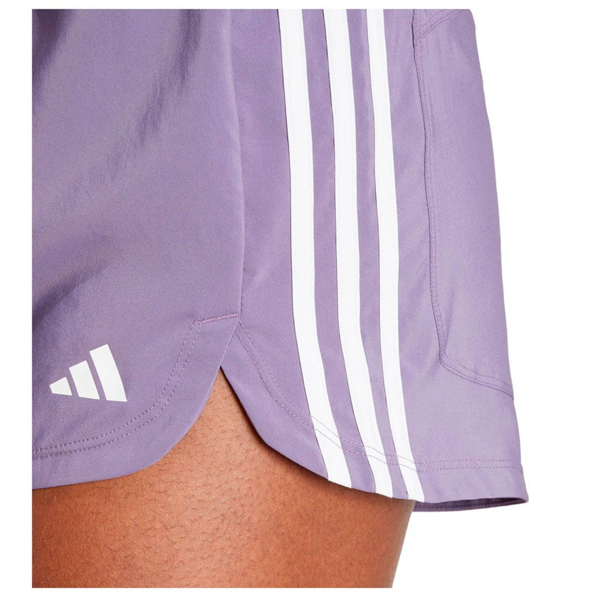 Short Adidas Pacer Wvn High IT7764 para mujer de color morado de uso para entrenamiento con tecnología AEROREADY