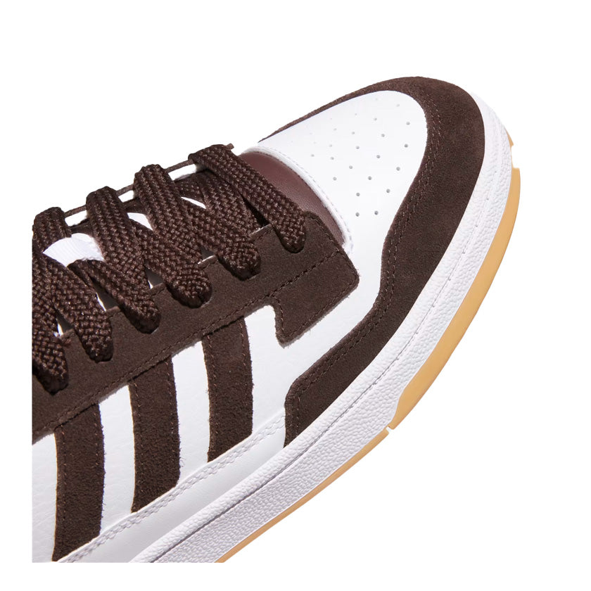 Tenis Adidas Rapid Court Low JS2209 para hombre de color blanco con café de uso casual