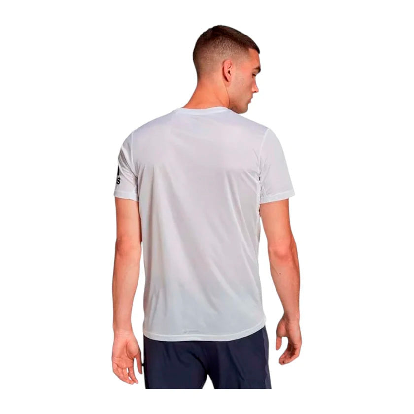Playera Adidas RU Event Tee HB7141 para hombre de color blanco de uso para entrenamiento