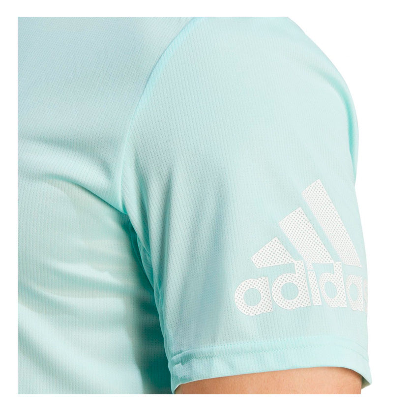 Playera Adidas Run It Tee IJ6837 para hombre de color aqua de uso para entrenamiento
