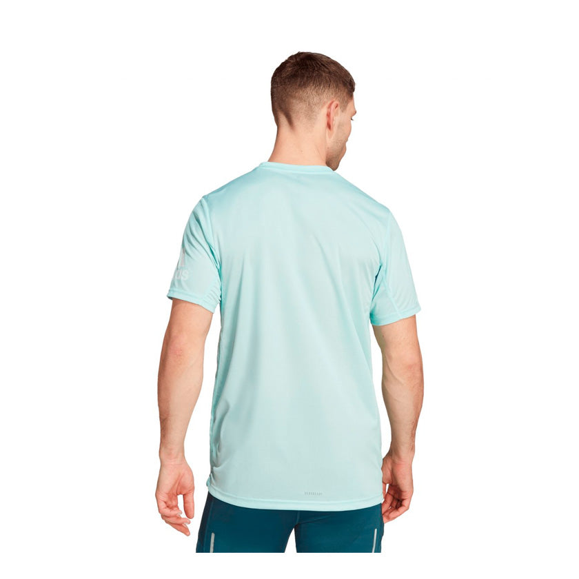Playera Adidas Run It Tee IJ6837 para hombre de color aqua de uso para entrenamiento
