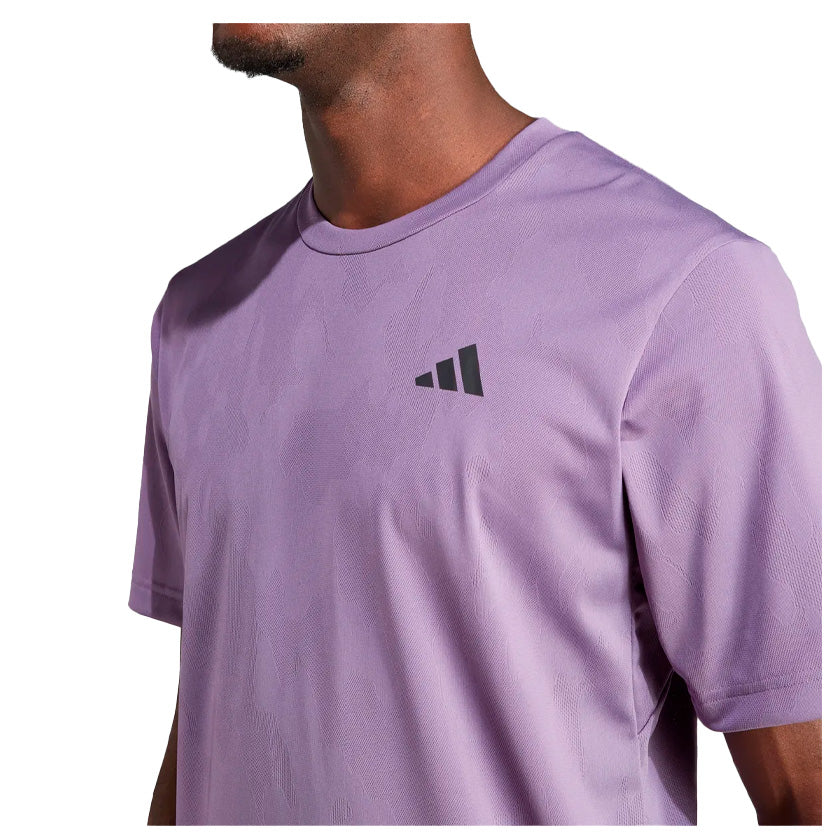 Playera Adidas TR-ES+ Camo Tee IJ9606 para hombre de color morado de uso para entrenamiento