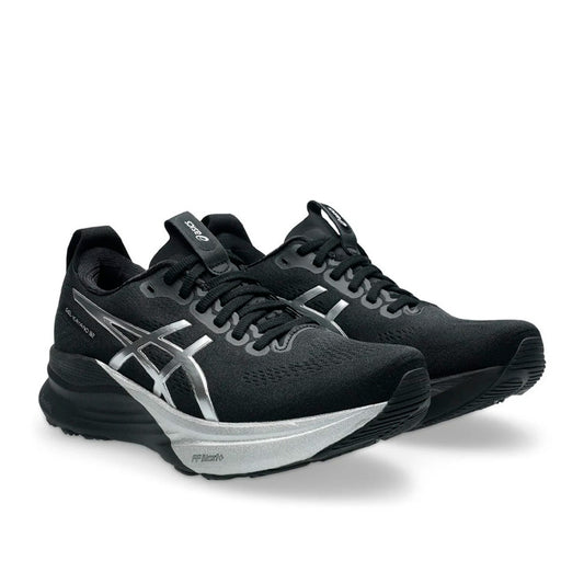 Tenis Asics GEL-Nimbus 28 Platinum 1012B978.001 para mujer de color negro con detalles en plata de uso para correr