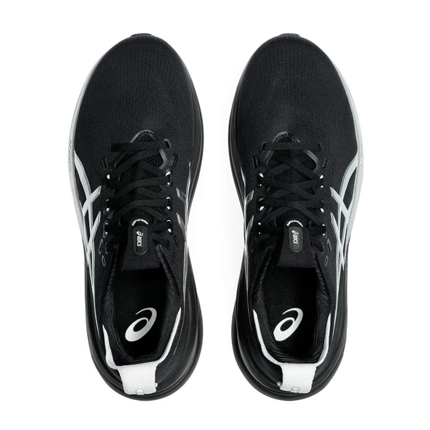 Tenis Asics GEL-Nimbus 28 Platinum 1011C214.001 para hombre de color negro con detalles en plata de uso para correr