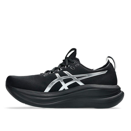 Tenis Asics GEL-Nimbus 28 Platinum 1011C214.001 para hombre de color negro con detalles en plata de uso para correr