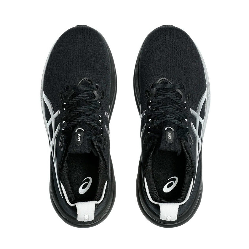 Tenis Asics GEL-Nimbus 28 Platinum 1012B978.001 para mujer de color negro con detalles en plata de uso para correr