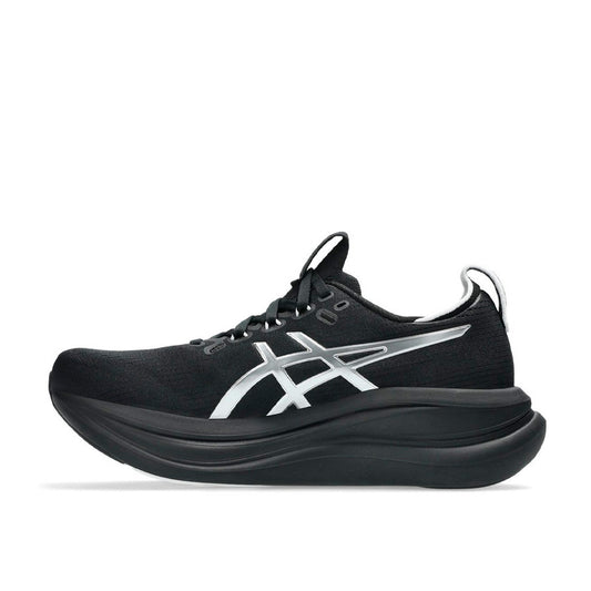 Tenis Asics GEL-Nimbus 28 Platinum 1012B978.001 para mujer de color negro con detalles en plata de uso para correr