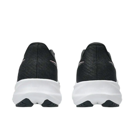 Tenis Asics Versablast 4 1012B775.003 para mujer running color negro con toque rosa