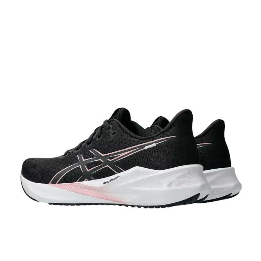 Tenis Asics Versablast 4 1012B775.003 para mujer running color negro con toque rosa