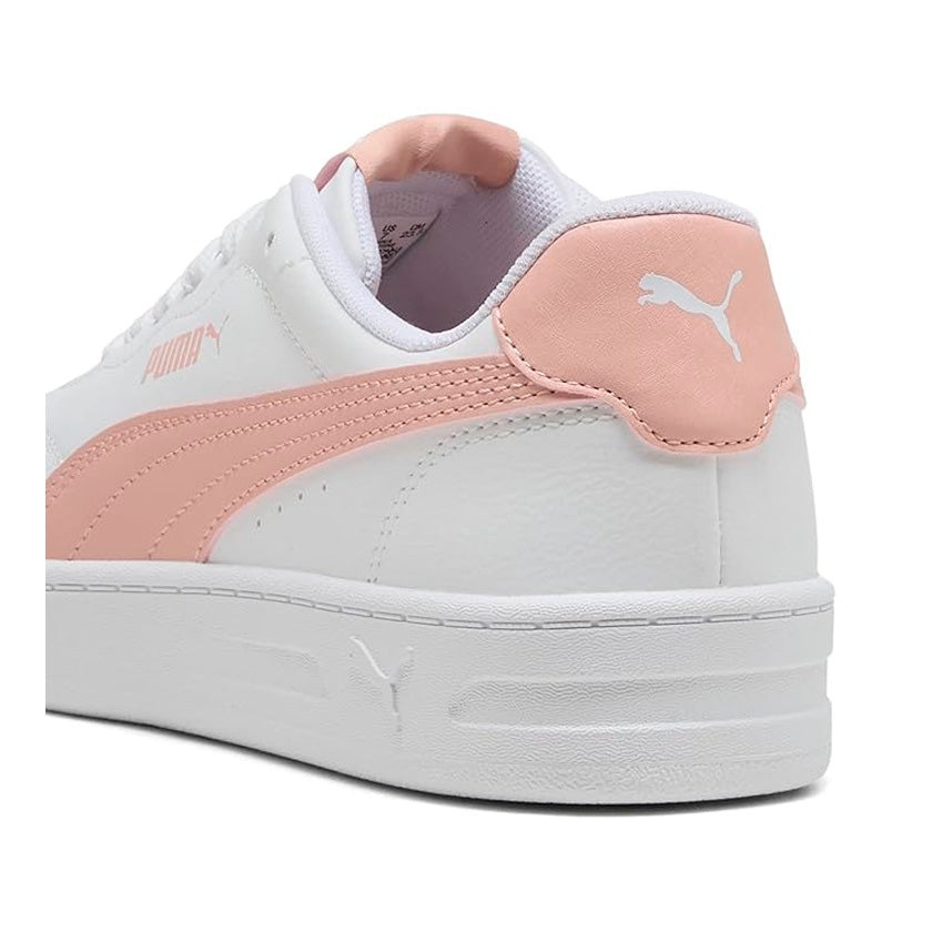 Tenis Puma Court Lally 400367 04 para mujer casual color blanco con salmón