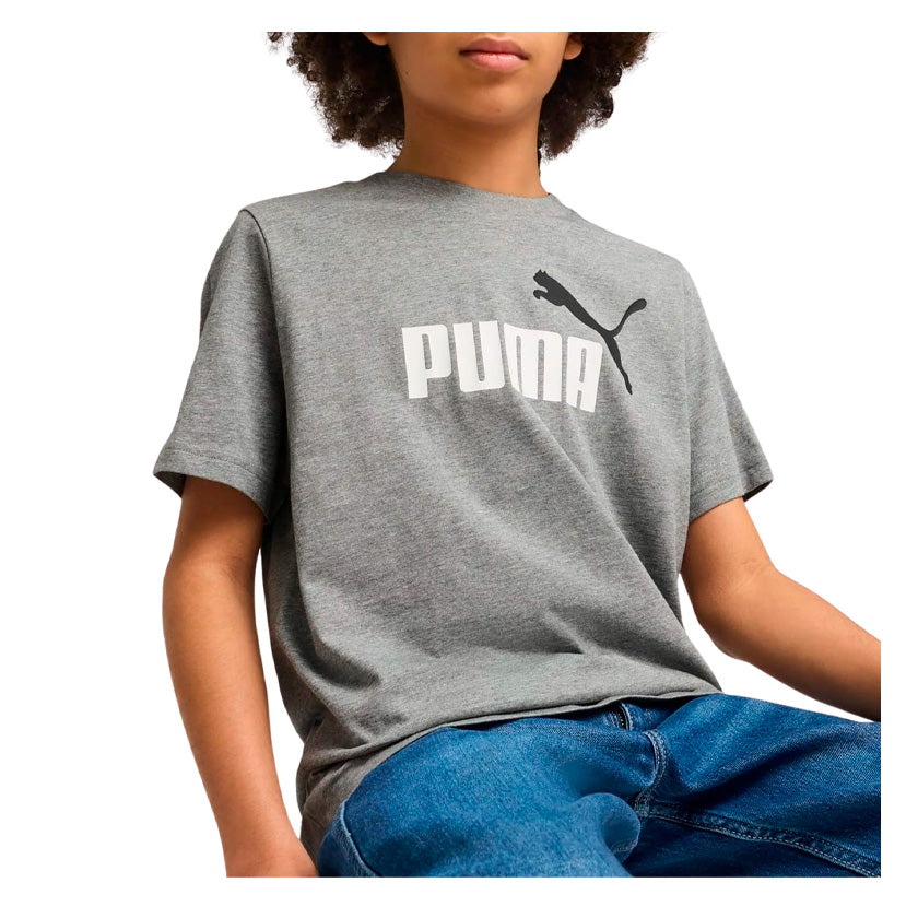 Playera Puma Ess 2 Color No.1 Logo Tee B para niño de color gris con logo en blanco de uso casual