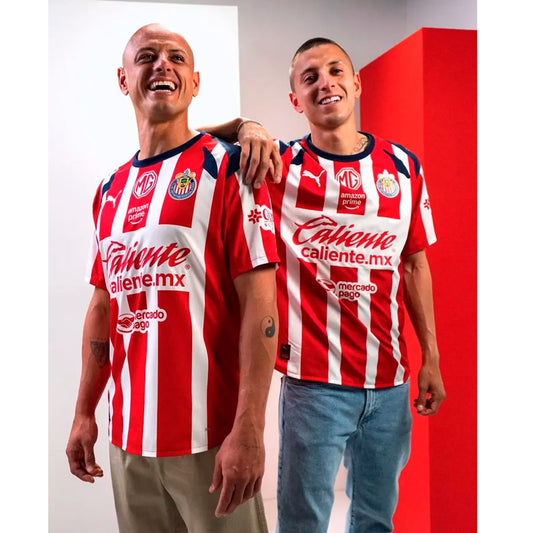 Jersey Puma Chivas Local 25/26 713574 01 para hombre de color rojo con blanco de uso casual/deportivo