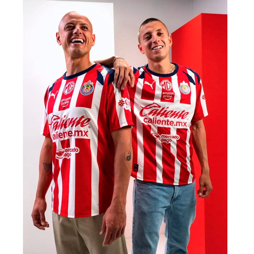 Jersey Puma Chivas Local 25/26 713574 01 para hombre de color rojo con blanco de uso casual/deportivo