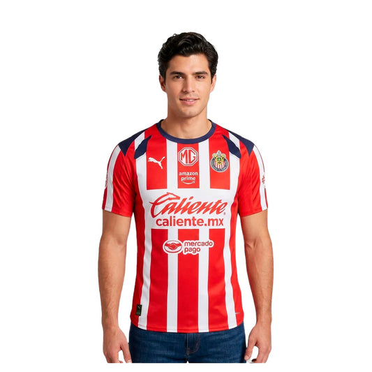 Jersey Puma Chivas Local 25/26 713574 01 para hombre de color rojo con blanco de uso casual/deportivo