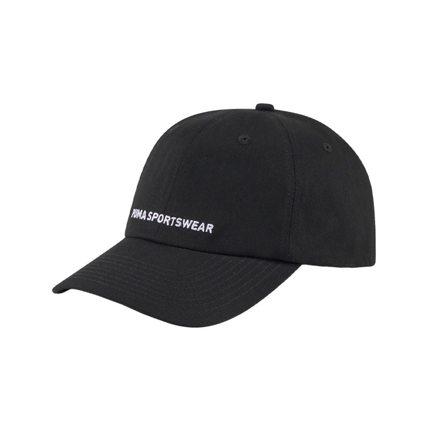 Gorra Puma Sportswear Cap 024036 01 unisex de color negro con letras en blanco de uso casual