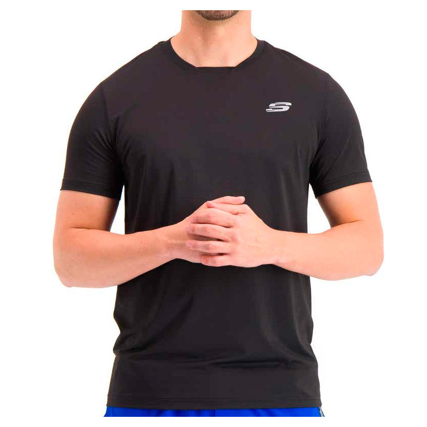Playera Skechers Tee Tec M/C Cab Ngo AMX099BLK para hombre entrenamiento color negro