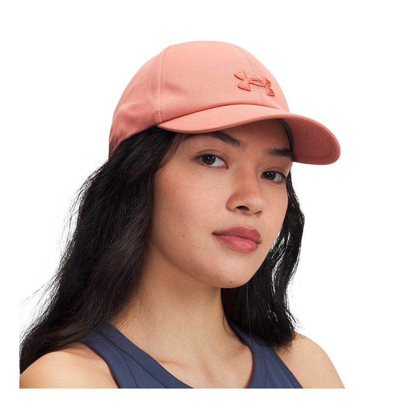 Gorra visor Under Armour Blitzing Wrapback 1376706-696 para mujer de color rosa/salmón de uso deportivo y casual