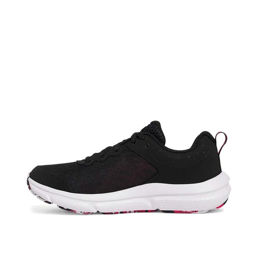 Tenis Under Armour W Charged Assert 10 3026179-005 para mujer de color negro con rosa de uso para entrenamiento